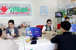 Mặt trái của ngân hàng 4.0: Khi khách hàng chưa kịp thích ứng với sự thay đổi công nghệ