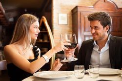 Vợ con đàng hoàng, trai trẻ vẫn 'hót' lừa tình ngoạn mục cô chủ lỡ thì