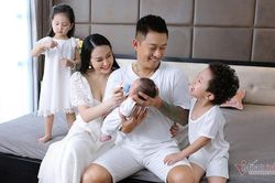 Khoảnh khắc ngọt ngào của Tuấn Hưng bên vợ và 3 con