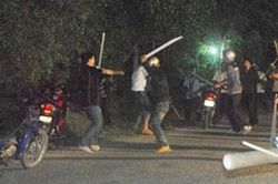 Truy bắt băng nhóm vác hung khí chém 2 anh em nhập viện