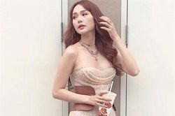 Minh Hằng trẻ trung ở tuổi 32 khi vô tình lọt ống kính người qua đường, nhưng đôi chân 'lực điền' mới gây chú ý