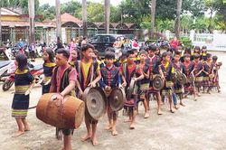 Đội chiêng 'nhí' làng Klũh Klăh