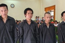 4 bị cáo đục tường trại giam bằng chiếc ốc vít