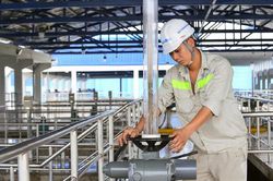 Hà Nội đặt nhiều giải pháp để 100% người dân được dùng nước sạch vào năm 2020