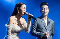 Phạm Quỳnh Anh nghẹn ngào khi hát ca khúc do Quang Huy sáng tác