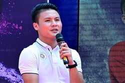 Quang Hải khó xử trước câu hỏi của fan về bạn gái