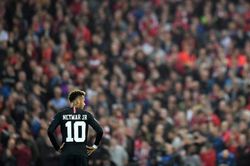 Neymar trước thử thách khó khăn nhất sự nghiệp: 'Yêu lại từ đầu' với PSG