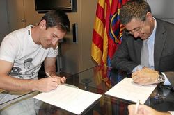 Ký điều khoản lạ, Messi có quyền đơn phương chia tay Barca