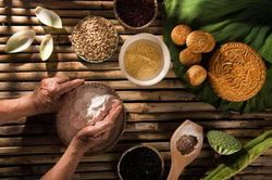 Cách làm bánh Trung thu nhân đậu xanh trứng muối đơn giản