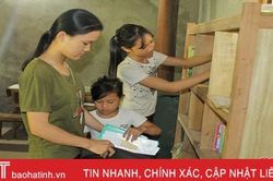 3 đứa trẻ mồ côi mẹ rất cần sự giúp đỡ để tiếp tục đến trường