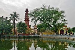 Chùa 'đẹp nhất thế giới' của Hà Nội qua ống kính Tây