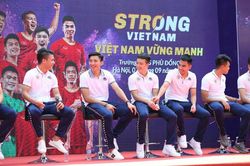 Dàn sao Hà Nội FC truyền cảm hứng luyện tập thể thao tới học sinh Thủ đô