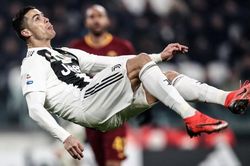 Tiết lộ hợp đồng đắt giá nhất thế giới giữa Cristiano Ronaldo và Nike