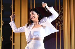 Suni Hạ Linh mang loạt hit chiêu đãi khán giả Hà thành
