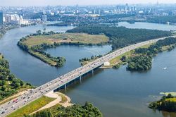 Hiểu phong cách giới siêu giàu Nga từ một cao tốc ngoại ô Moscow