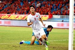 Tiến Linh lập cú đúp, HLV Park đánh bại 'đàn anh' Hiddink tại Trung Quốc