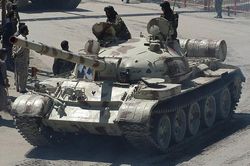 Hỏa lực xe tăng T-62 và T-54/55 Việt Nam khác nhau ra sao?