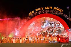 Hoành tráng, ấn tượng chương trình nghệ thuật 'Bến Thủy anh hùng'