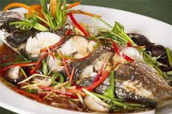 Hấp với thứ này, cá không những hết tanh mà còn thơm ngon, khó cưỡng