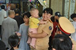 Công an quận 12 đi thăm và tặng quà Mái ấm Minh Tâm