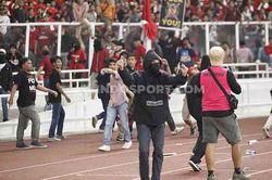 Vụ bạo loạn ở trận đấu với Malaysia có thể khiến Indonesia mất quyền đăng cai World Cup