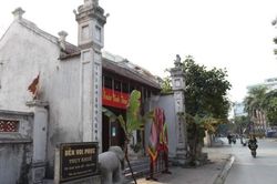 Khám phá Hồ Tây (kỳ 2): Từ cung điện đến tàu điện và rượu sen