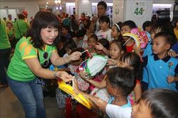 Nhiều hoạt động chăm lo Tết Trung thu cho trẻ em khó khăn