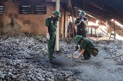 Chuyên gia hóa học xử lý ô nhiễm sau đám cháy Công ty Rạng Đông thế nào?