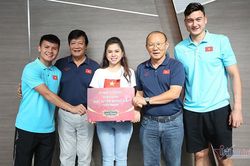 King Coffee thưởng nóng ĐT Việt Nam 200 triệu đồng sau trận hòa Thái Lan