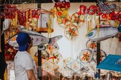 Tuổi thơ 'ùa về' qua những món đồ chơi Trung thu truyền thống