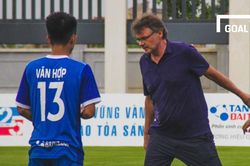 U18 Việt Nam với kỳ vọng 'phù thủy trắng' Philippe Troussier