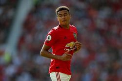 MU bán Lingard, Ozil tính đường sang Mỹ