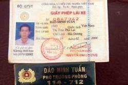 Lời khai của đối tượng mua số hiệu công an giả 300.000 xin cho người thân phạm luật