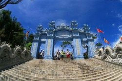 Vẻ đẹp mê hồn của chùa Linh Ứng trên đỉnh Bà Nà
