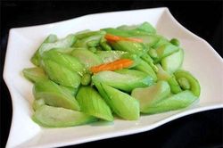 Thêm thứ này vào nồi, mướp xào sẽ không bao giờ bị thâm đen và nhũn