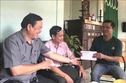 Giáo dục Quà trao tận tay