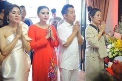 Thanh Bạch, Minh Nhí đến nhà Thúy Nga dâng hương Tổ nghề