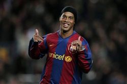 Ronaldinho: Nụ cười hồn nhiên ẩn sau cuộc đời trắc trở