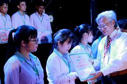 10 tỷ đồng hỗ trợ học bổng, đào tạo HS-SV