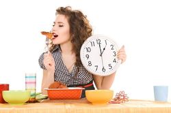 Đúng 3 khung 'giờ vàng' này ăn nhiều bao nhiêu cũng không sợ béo