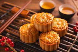 Ăn quá nhiều bánh Trung thu, người đàn ông gặp chuyện kỳ quái