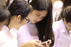 Nữ sinh sư phạm xinh xắn ngày khai trường