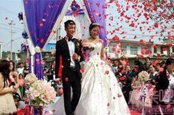 Chia tay vài tháng người yêu cũ vội mời cưới, cô gái bức xúc khi phát hiện danh tính cô dâu và 'đính kèm' thú nhận sốc khác
