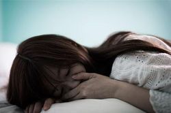 Khi tôi đang nằm ru con ngủ thì chồng hớt hải về nhà với bộ dạng ướt sũng, trên tay anh là một đứa bé vài tháng tuổi vừa mất mẹ