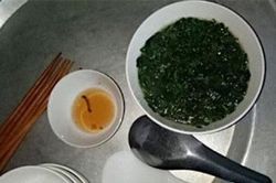Hãi hùng mâm cơm mẹ chồng nấu cho nàng dâu bầu 5 tháng, nhưng chị em lại phản ứng bất ngờ trước bát canh rau ngót