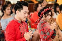 Dàn hot girl sinh năm 1999 lên xe hoa khi còn rất trẻ