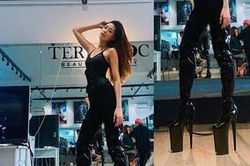 Khánh Vân luyện catwalk thi hoa hậu với giày cao chọc trời, không hổ danh học trò Hương Giang