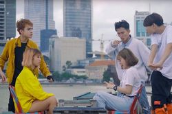 Sau nụ hôn ngọt ngào với Toof. P (Uni5), MisThy cùng Linh Ngọc Đàm 'phá đảo' MV của Youtuber Di Di