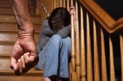 Thiếu nữ tố cáo bị bố và vài người đàn ông khác quấy rối, sự thật khiến mọi người vô cùng bất ngờ