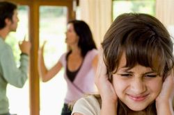 Những hệ lụy khi con 'tắm mình' trong xung đột của cha mẹ